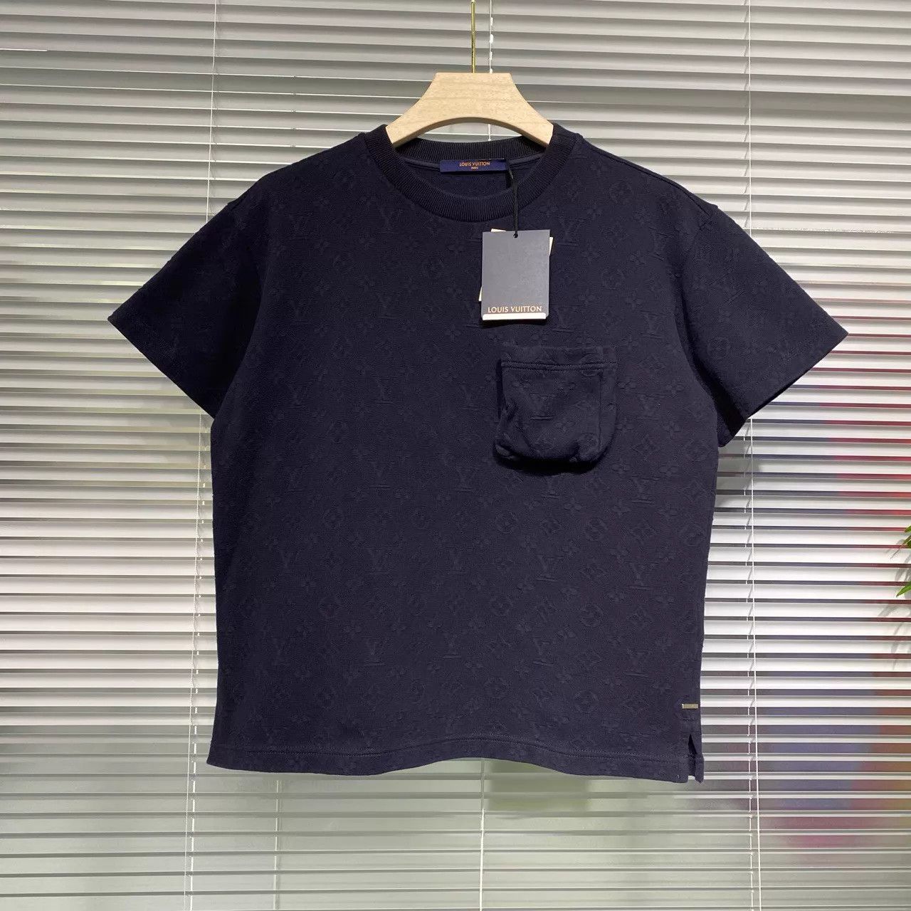 Louis Vuitton LV short-sleeve tee 3D pocket navy Monogram XS Size US XS / EU 42 / 0 - 1 Thumbnail