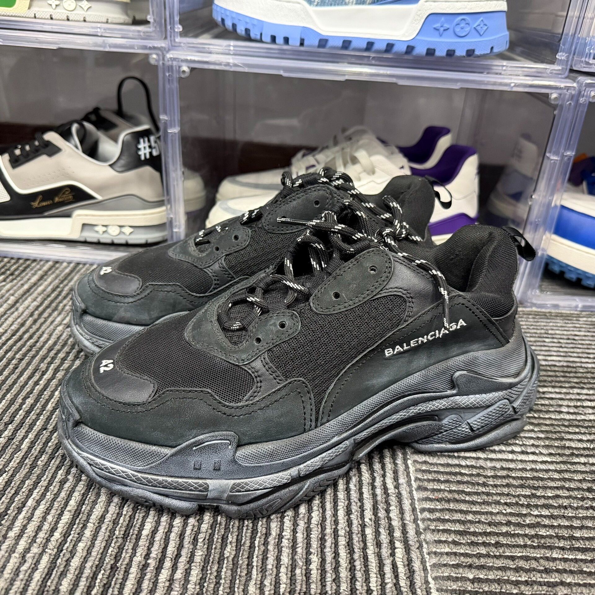 Balenciaga Balenciaga Retro Lowtop Sneakers 9 Men Size US 9 / EU 42 - 1 Thumbnail