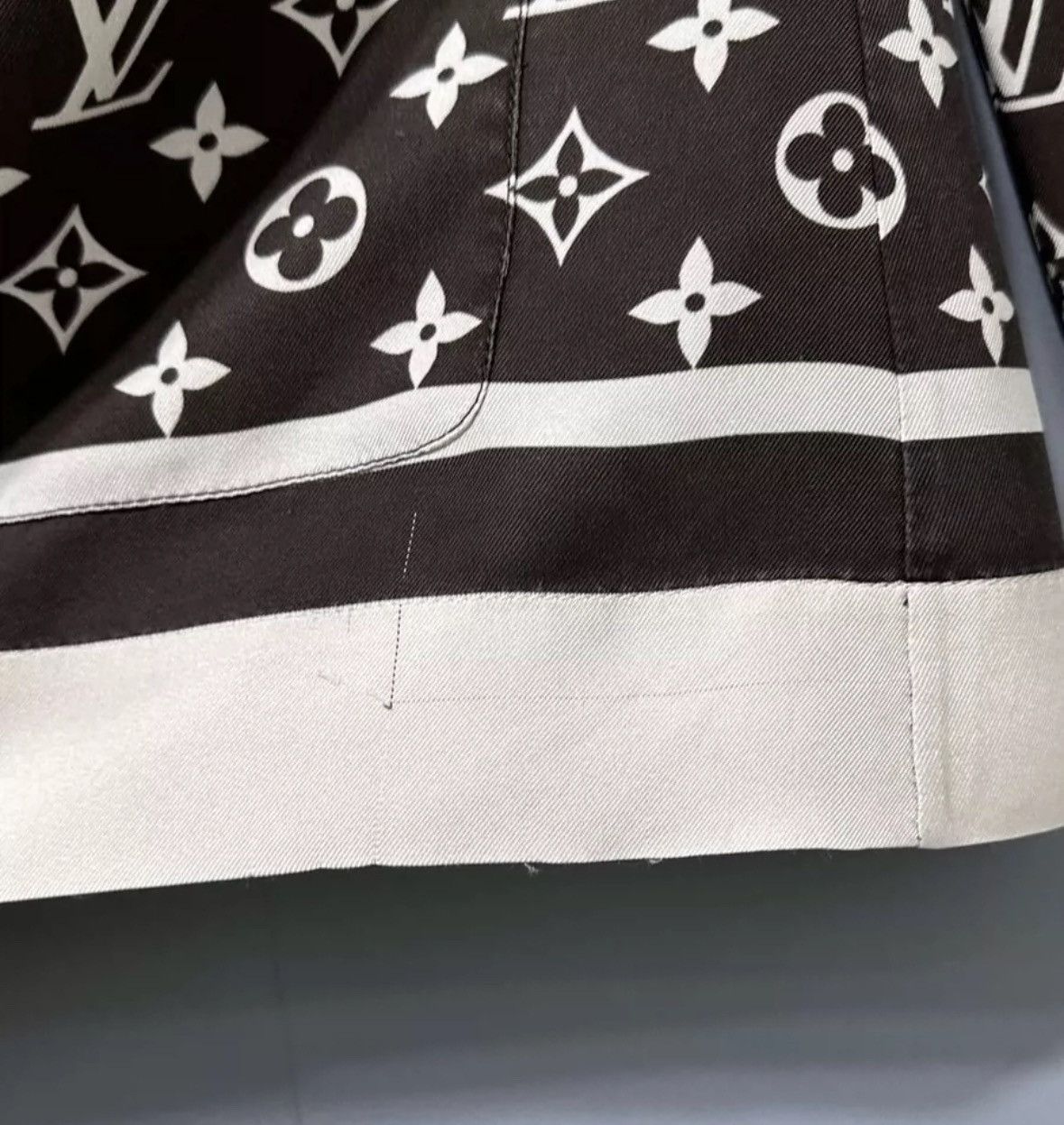 Louis Vuitton LOUIS VUITTON Silk printed shirt2412-Nextarrow Size US S / EU 44-46 / 1 - 4 Thumbnail