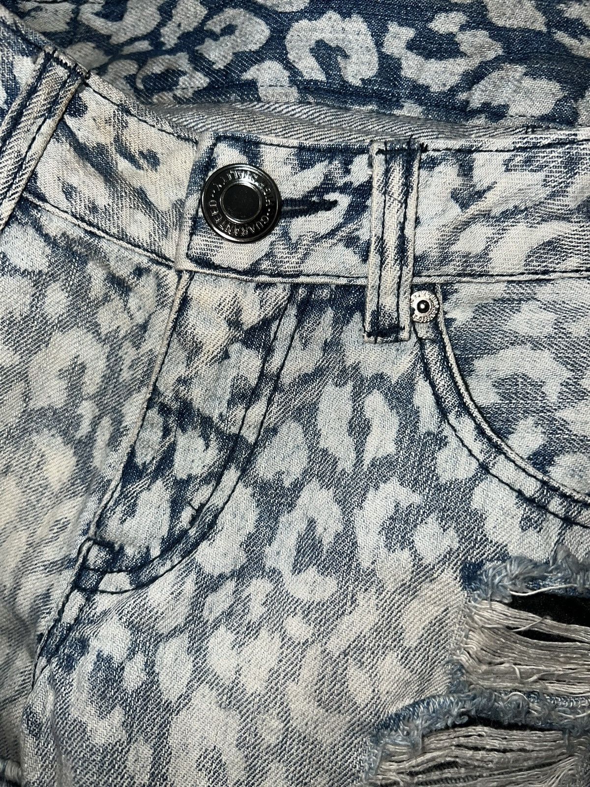 Japanese Brand Y2K Leopard denim shorts 🐆💗 Size 26" / US 2 / IT 38 - 7 Thumbnail