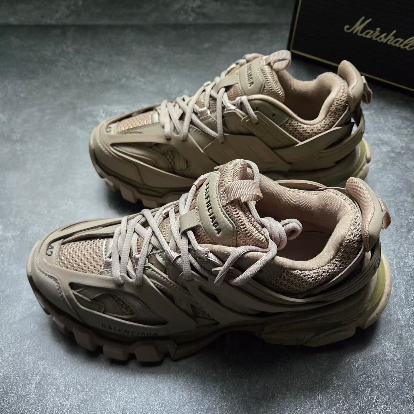 Balenciaga Balenciaga Beige Lowtop Sneakers 42 Men Size US 9 / EU 42 - 1 Thumbnail