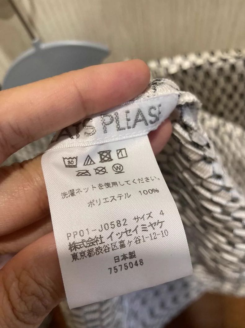 Issey Miyake Issey Miyake size:4 Grey perforated jacket Size XS / US 0-2 / IT 36-38 - 2 Thumbnail