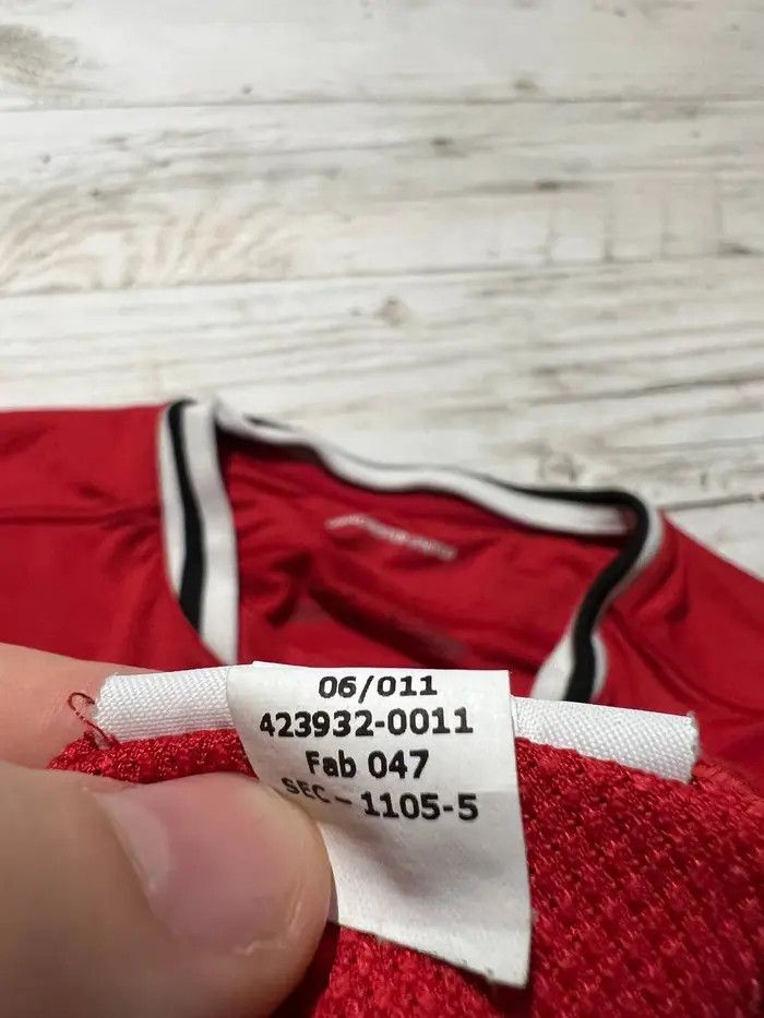 Nike Nike Manchester United 2011 2012 Young #18 Home Shirt Jersey Size US M / EU 48-50 / 2 - 17 Thumbnail