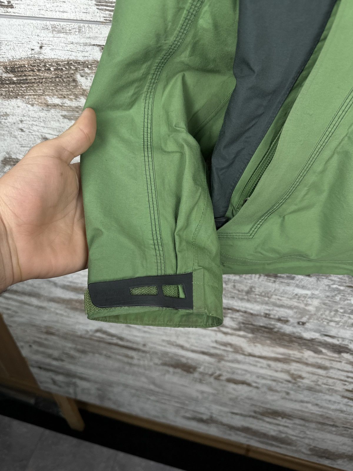 Nike Women’s Vintage Nike ACG ski jacket rare ladies puffer Size L / US 10 / IT 46 - 9 Thumbnail