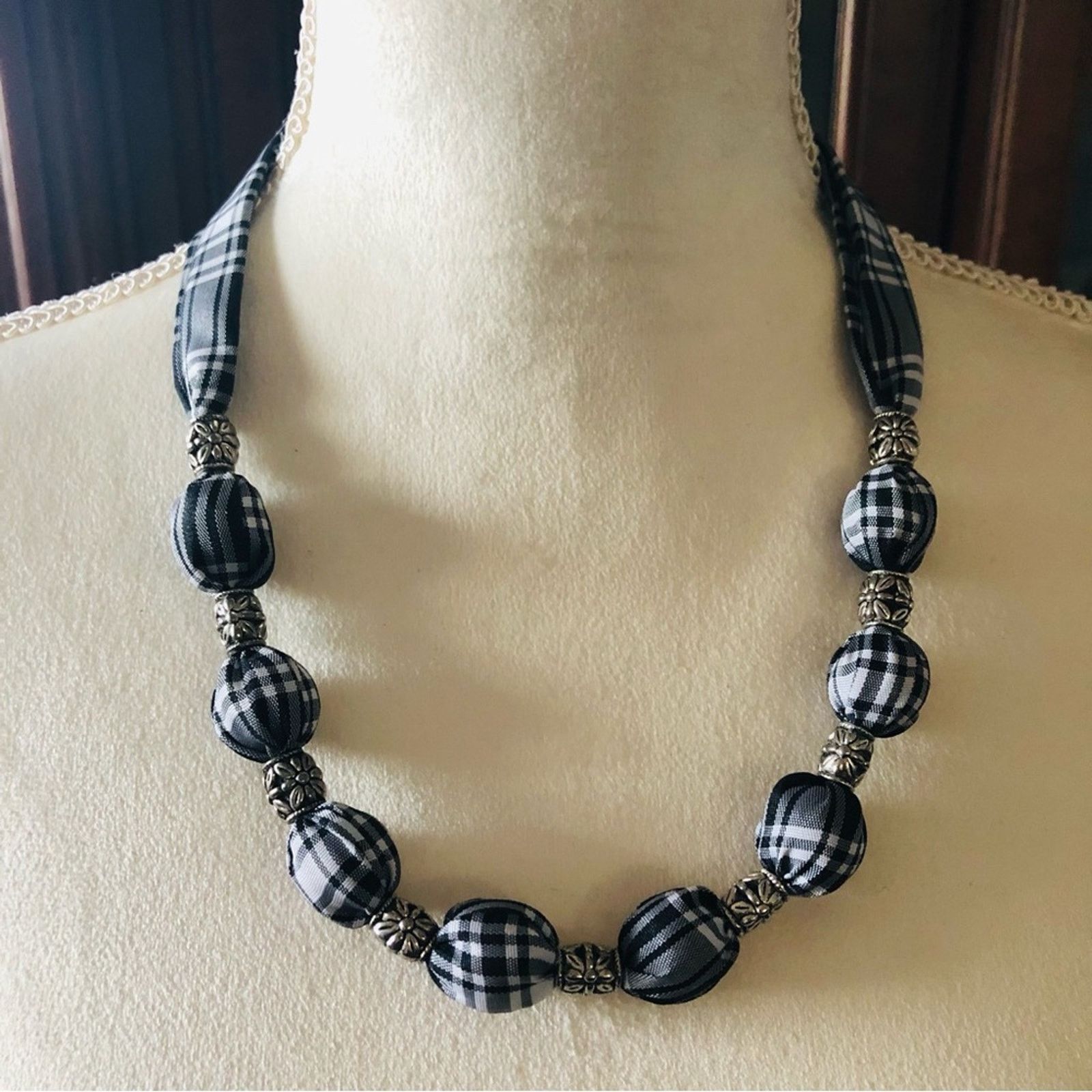 Handmade Country Girl black and white plaid fabric bead necklace Size ONE SIZE - 2 Thumbnail