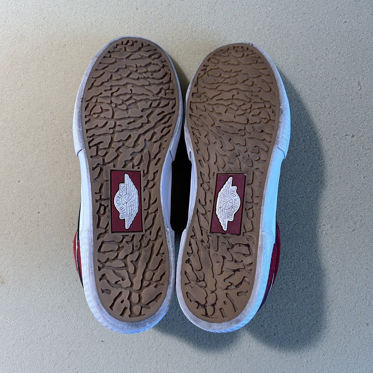Jordan Brand Nike Air Jordan 1 Low Retro V.1 Chicago Men's 9.5 Red White Size US 9.5 / EU 42-43 - 5 Thumbnail