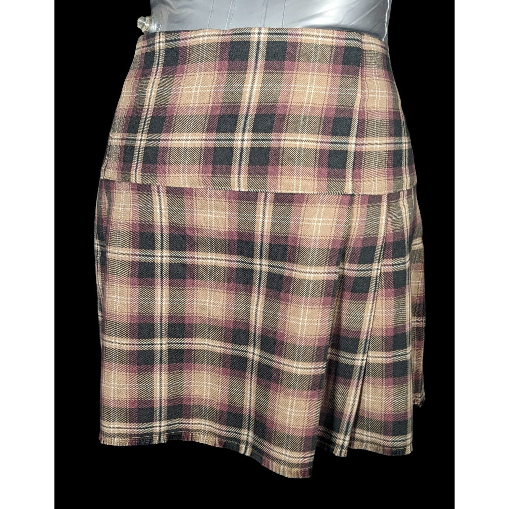 Aeropostale Aeropostale Trendy Y2K Style Plaid Skort Size XL Size 37" - 2 Thumbnail