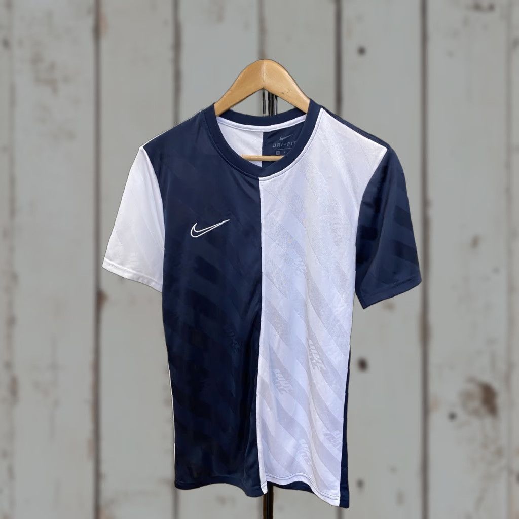 Nike Nike sportswear t-shirt Men M White/Dark blue color Size US M / EU 48-50 / 2 - 1 Thumbnail