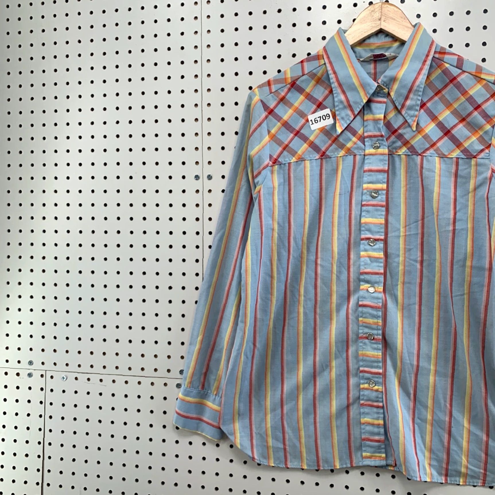 Wrangler VINTAGE Wrangler Womens Snap Western Shirt Sz 40 Fits Large 22X29 Vertical Strip Size L / US 10 / IT 46 - 3 Thumbnail