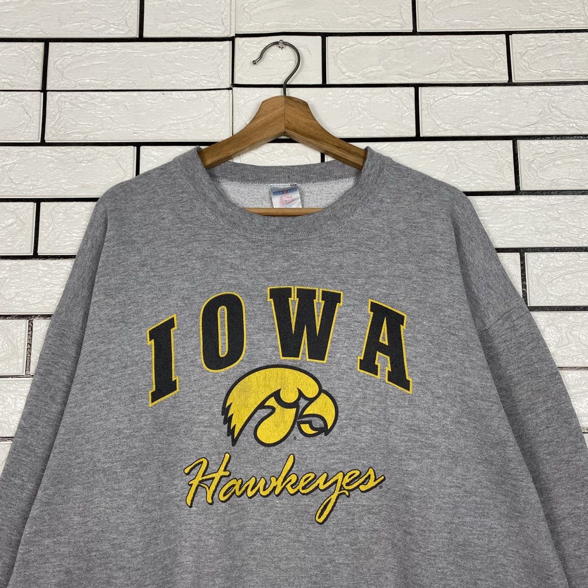Japanese Brand 📌Vintage lowa Hawkeyes Big Logo Sweatshirt Ncaa Size US XL / EU 56 / 4 - 4 Thumbnail