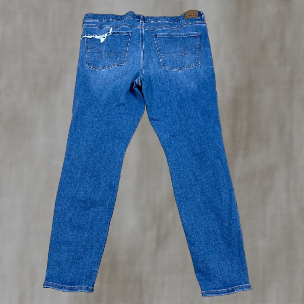American Eagle Outfitters American Eagle Jeans Women 18 High Rise Jegging Med Wash Distressed Blue 90s Style Mens? Size 40" / US 18 - 1 Thumbnail