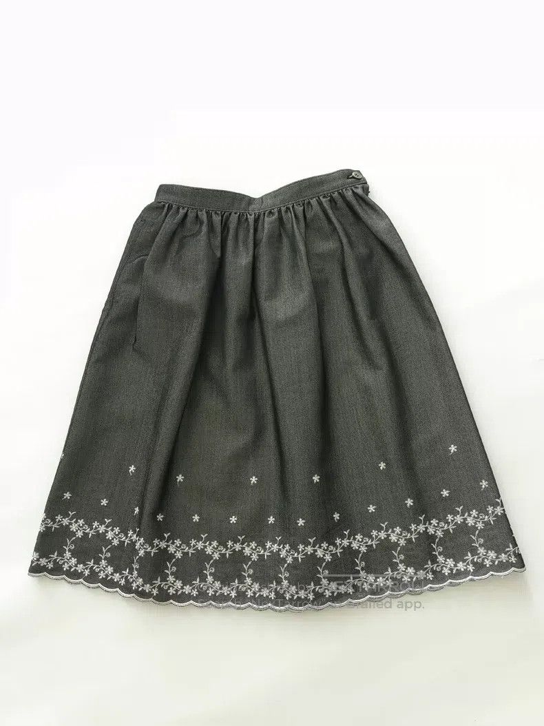 Comme des Garcons Comme Des Garcons size M Wool Blend Embroidered Lace Skirt Size 23" - 1 Thumbnail
