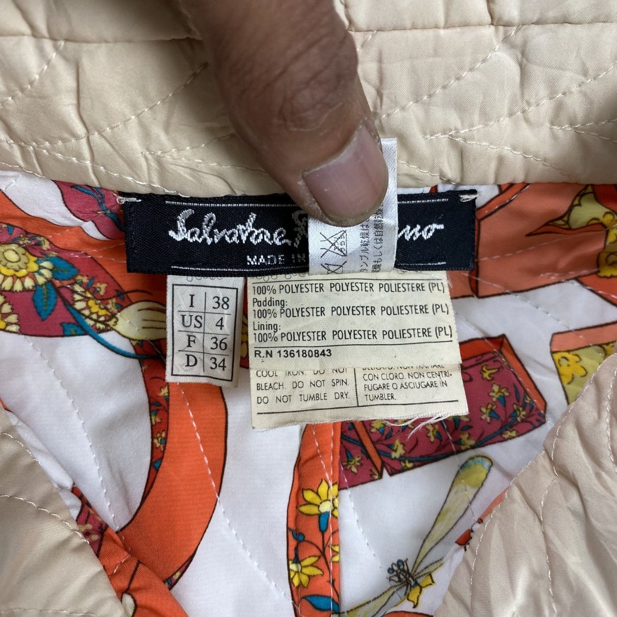 Salvatore Ferragamo Vintage salvatore ferragamo quilted jacket Size S / US 4 / IT 40 - 5 Thumbnail