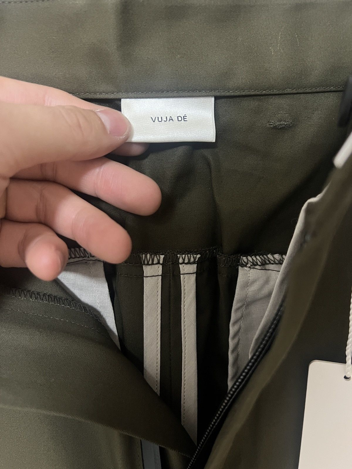 Vuja Dé ISAAC TECH スラックス ISAAC TECH CHINO PANTS IN TAN – VUJA DÉ