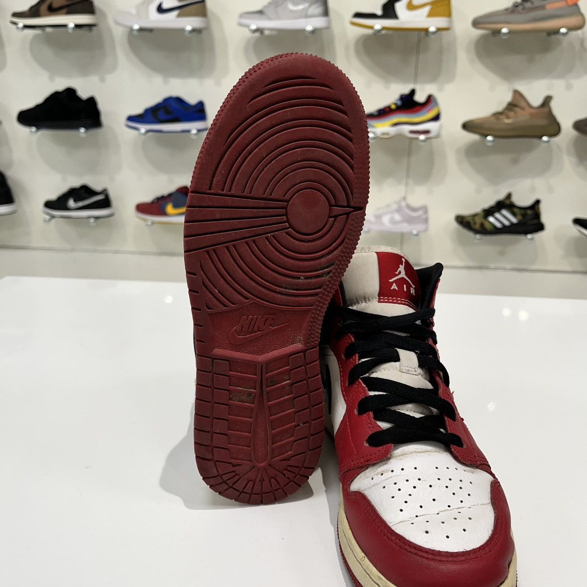 Nike Air Jordan 1 Mid Chicago (2020) (GS) Size US 5.5 / EU 38 - 11 Thumbnail