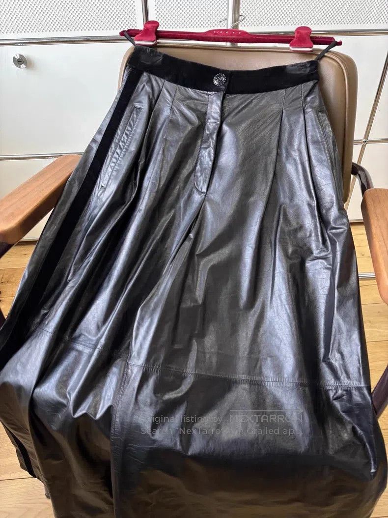 Chanel Chanel Black skirt pants with waist stitching velvet mater Size 24" / US 00 / IT 34 - 4 Thumbnail