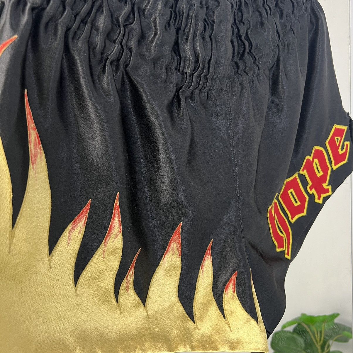 Vintage Vintage Y2K Flame Logo Thai Box Shorts Streetwear 90s Size US 32 / EU 48 - 3 Thumbnail