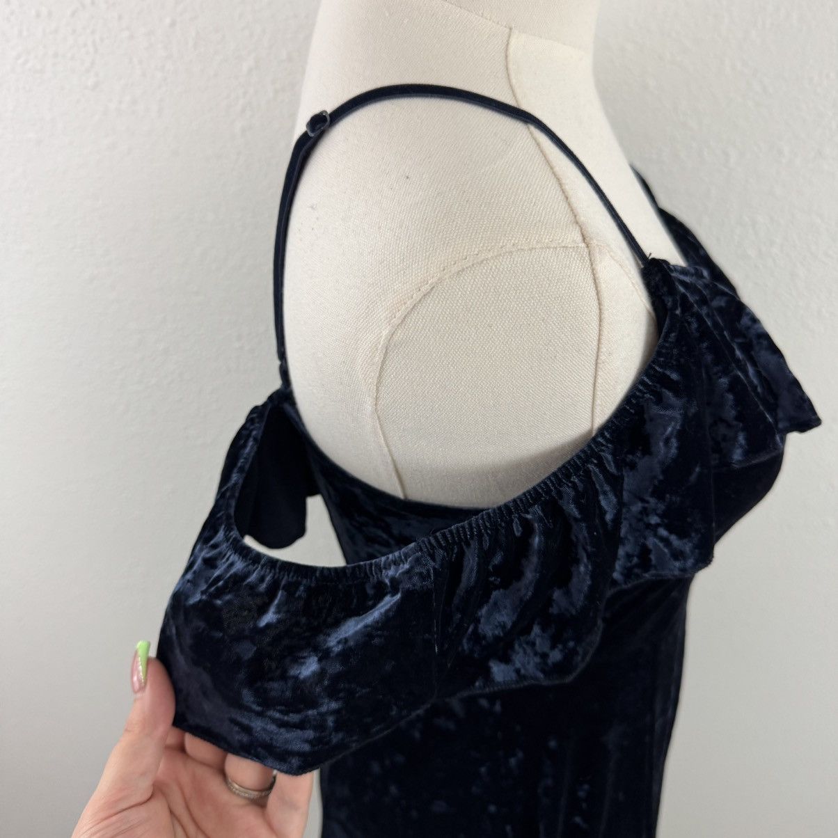American Eagle Outfitters AMERICAN EAGLE Dark Blue Crushed Velvet Babydoll Mini Dress Size S / US 4 / IT 40 - 8 Thumbnail