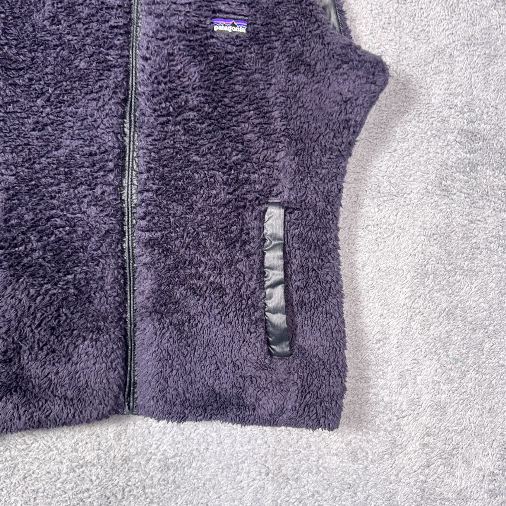 Patagonia Patagonia Vest Womens S Los Gatos Full Zip Sherpa Reversible Purple Gorp 25205 Size S / US 4 / IT 40 - 2 Thumbnail