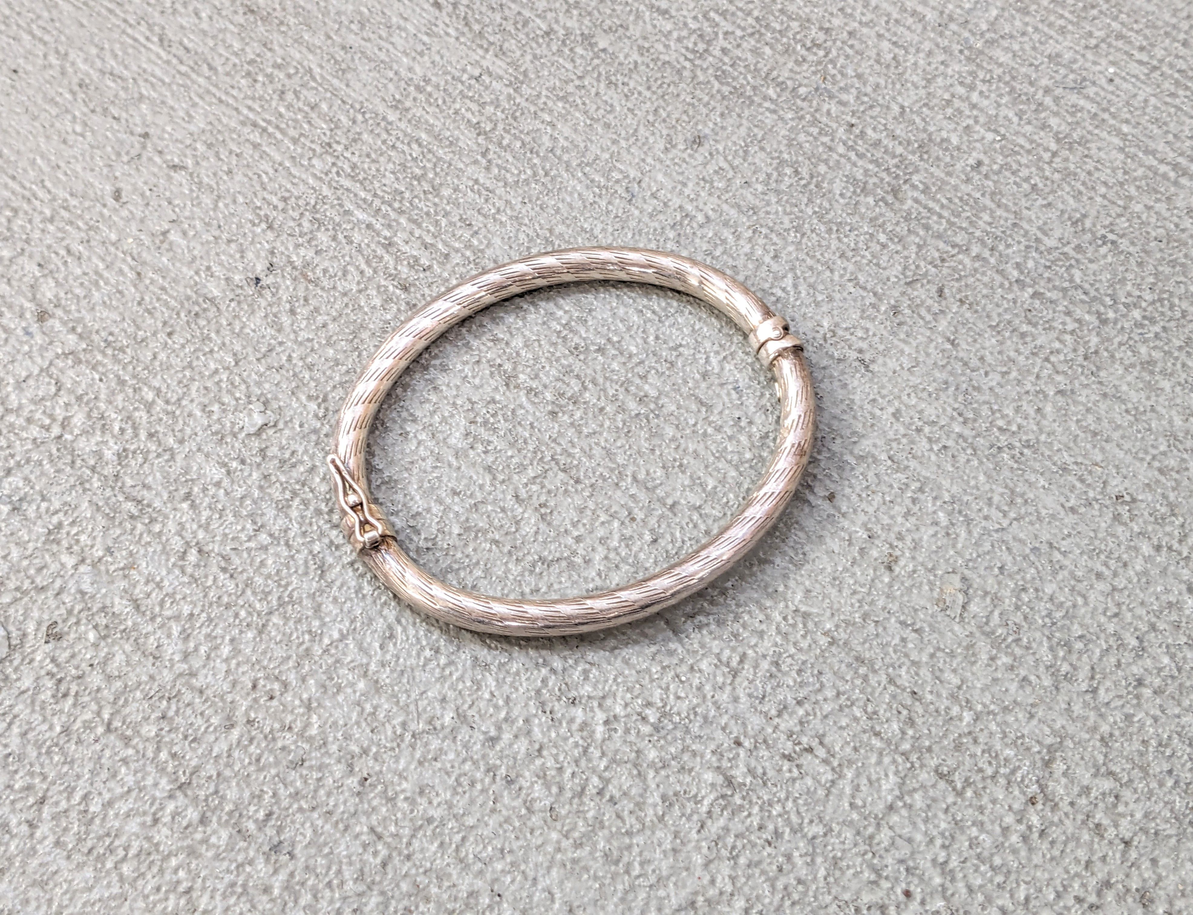 Jewelry Vintage Sterling Silver Bracelet Bangle 6.75" Hinge Italy Size ONE SIZE - 1 Thumbnail