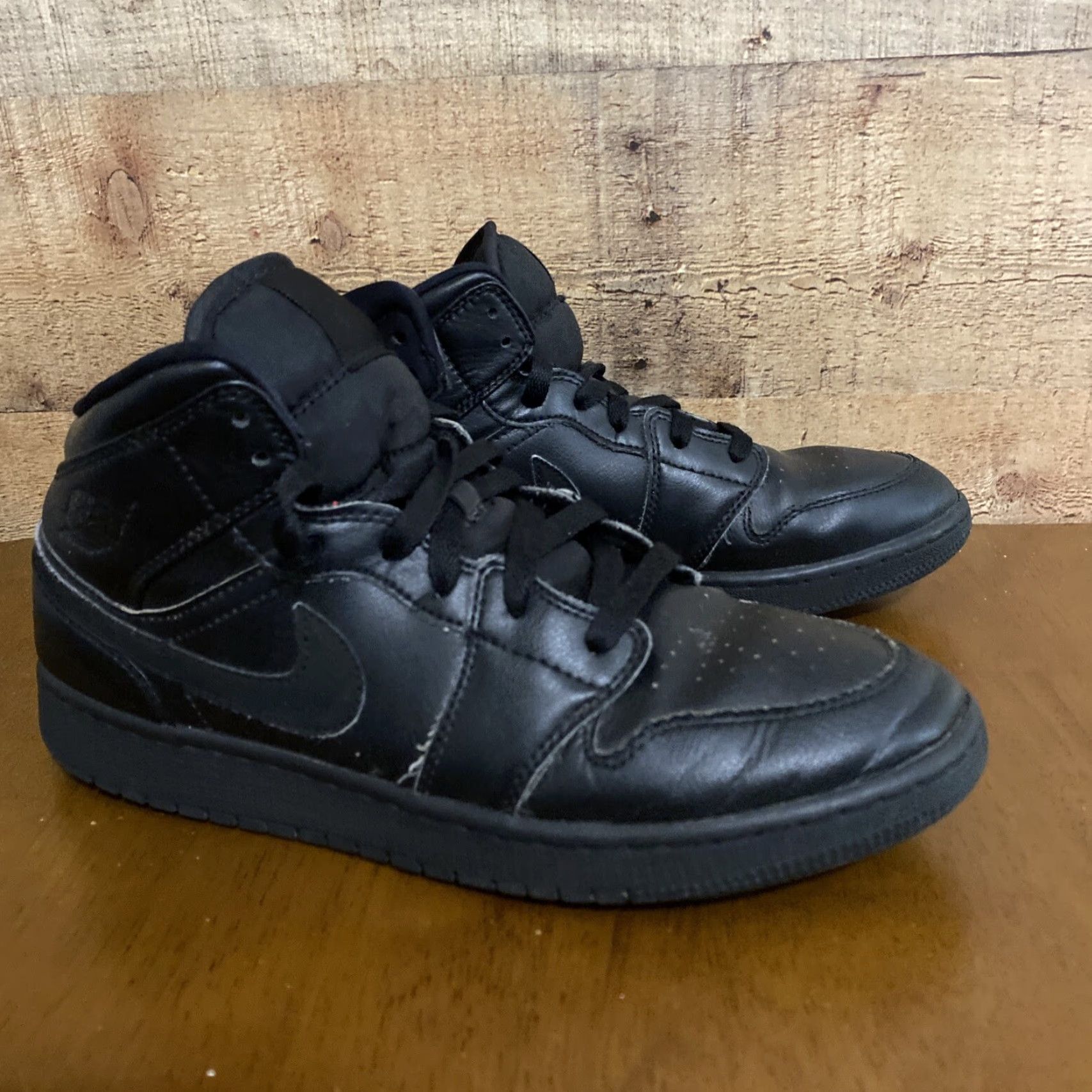 Jordan Brand Jordan 1 Mid GS Deep Black 554725-090 Size 7Y Size US 7 / EU 40 - 2 Thumbnail