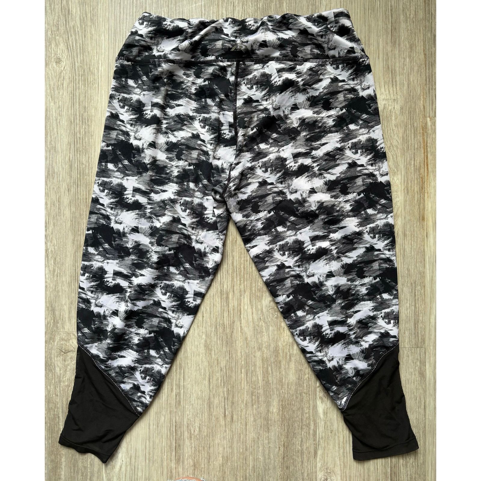 Pro Player Pro Player | Black Camo Athletic Yoga Capri Leggings | Large Size 22" - 2 Thumbnail