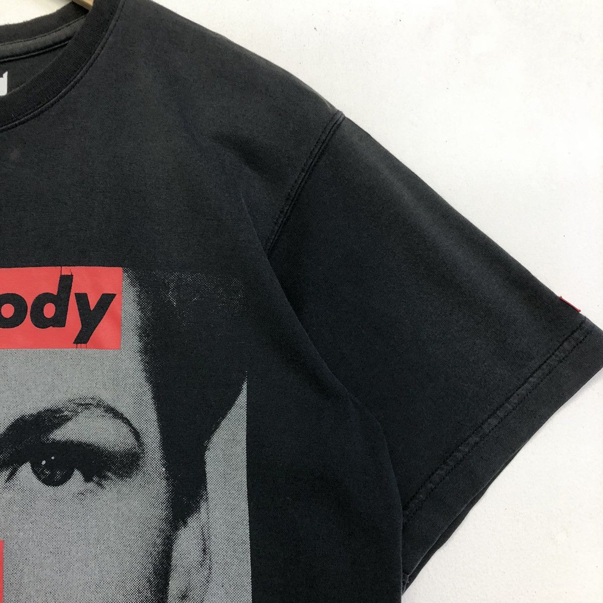 Barbara Kruger × Uniqlo Barbara Kruger Art X Uniqlo Your Body Is Battleground Tshirt Size US M / EU 48-50 / 2 - 5 Thumbnail