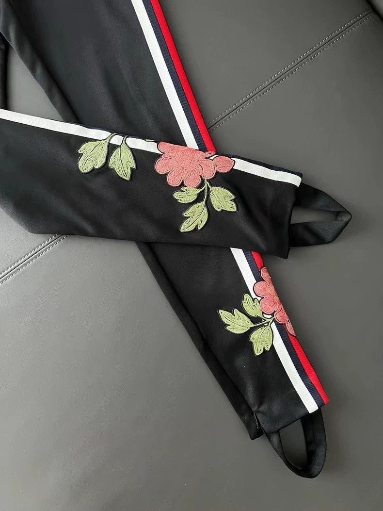 Gucci Gucci Size XS Step on the embroidered flower black leggings Size US 30 / EU 46 - 2 Thumbnail