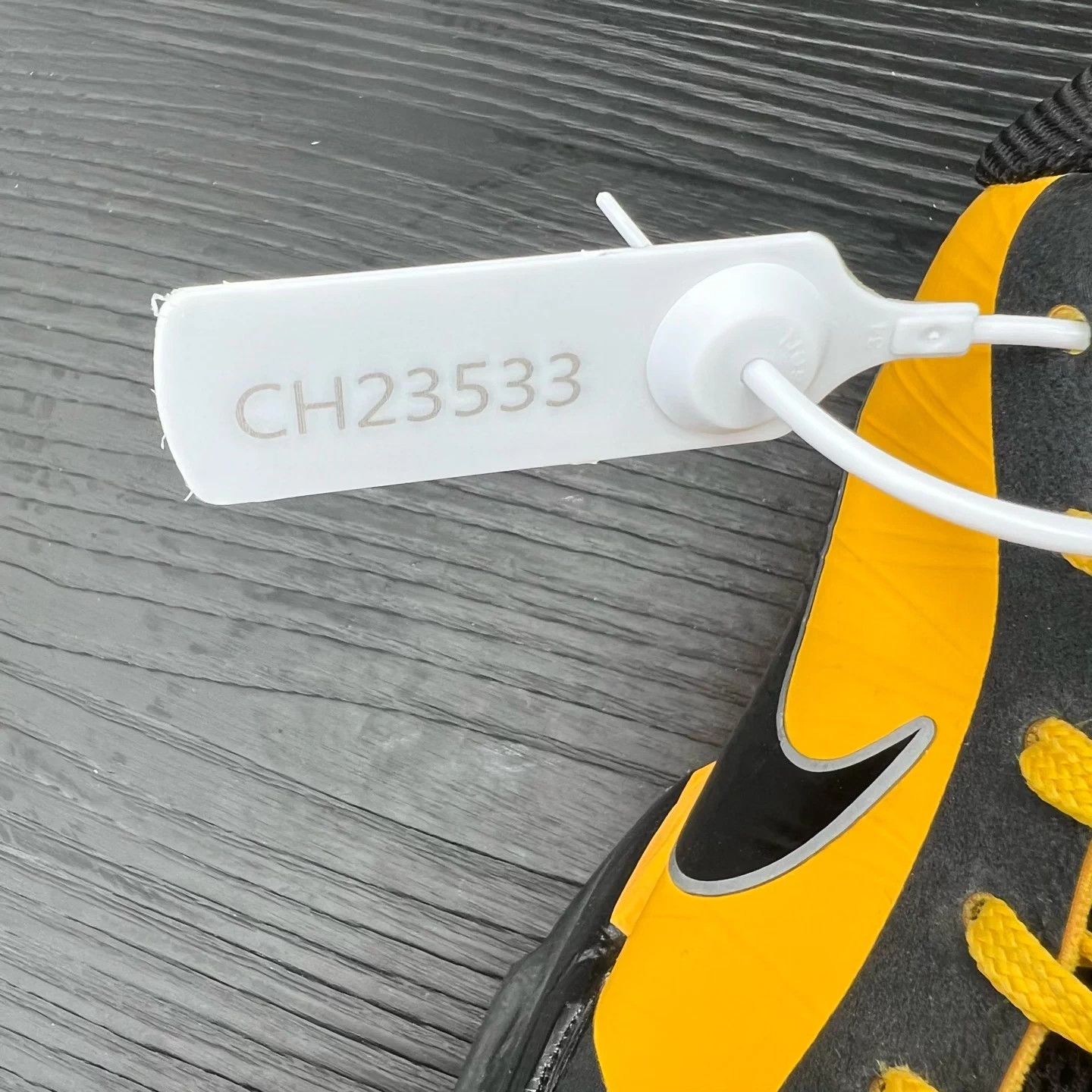 Nike ZK5 Bruce Lee Black/Yellow 42.5 (boxed) upper flaw Size US 9.5 / EU 42-43 - 9 Thumbnail