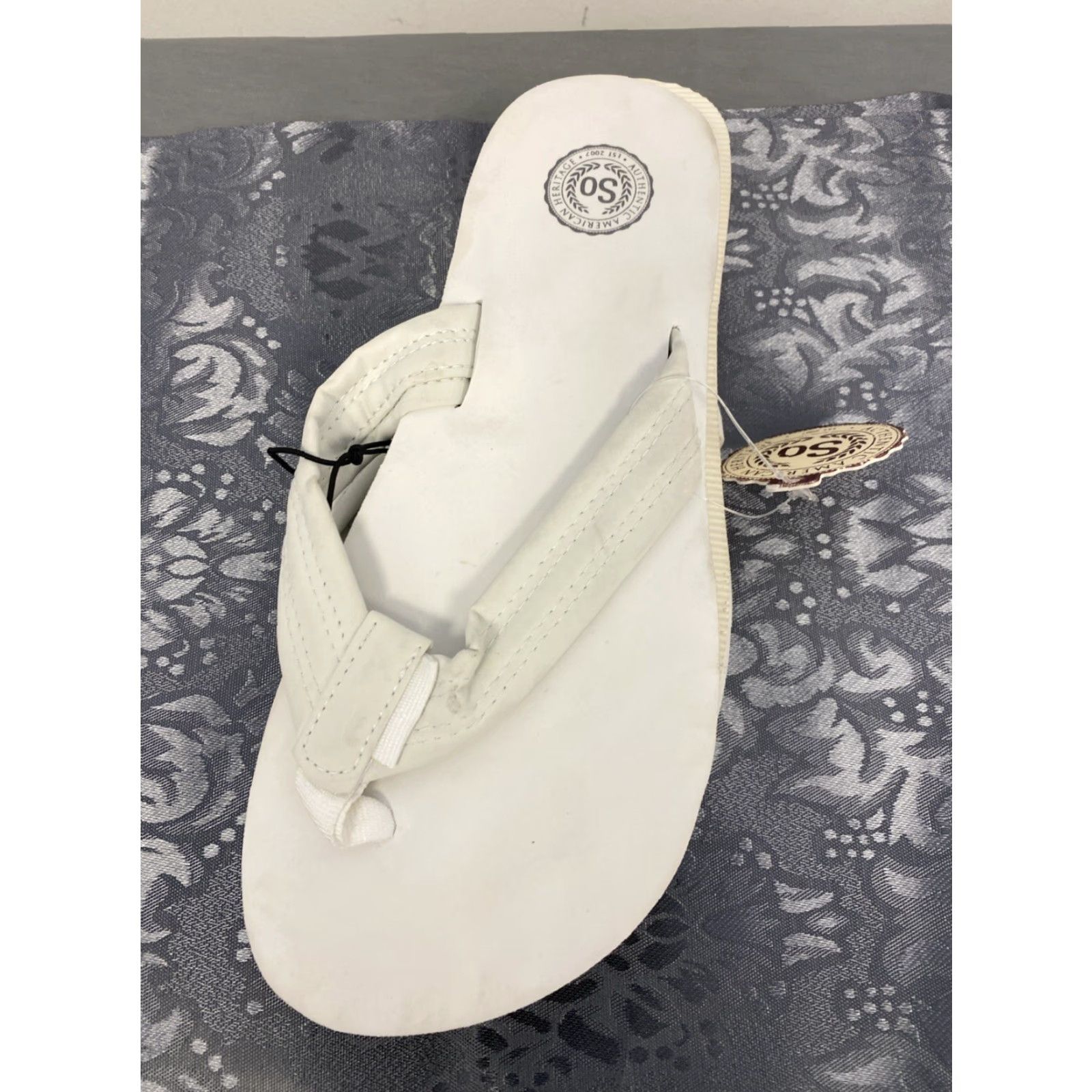 Vintage VINTAGE So Women's Flip Flop Sandals Casual Summer Size 7-8 White Outdoor Cushioned Size US 7 / IT 37 - 5 Thumbnail
