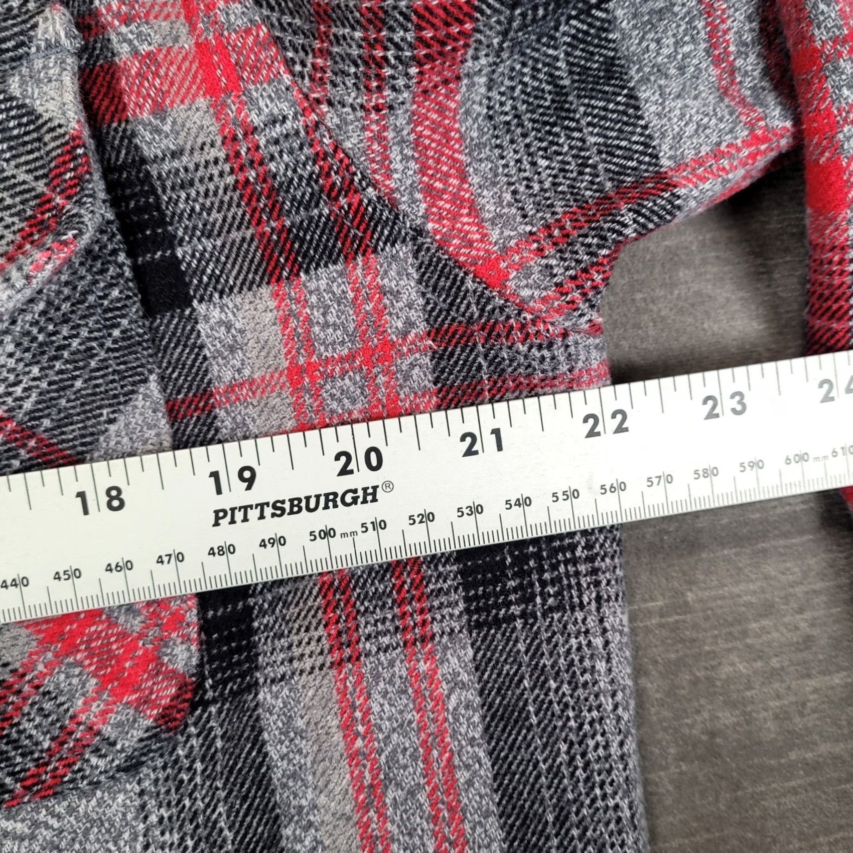 Eddie Bauer Eddie Bauer Mens XL Classic Fit Flannel Shirt Gray Red Plaid Button Up Workwear Size US XL / EU 56 / 4 - 5 Thumbnail