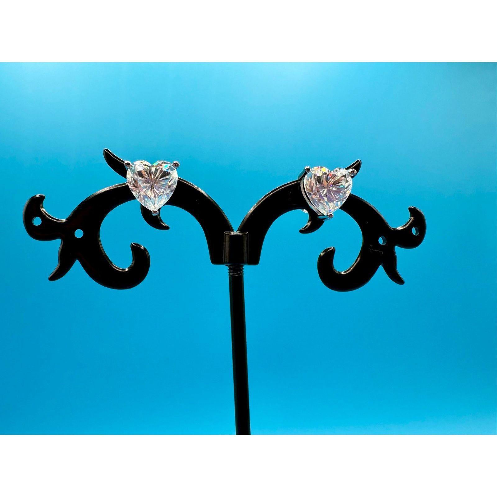 Jewelry 6CTW VVS1 D Graded Moissanite Heart Earrings in AU750 Size ONE SIZE - 2 Thumbnail