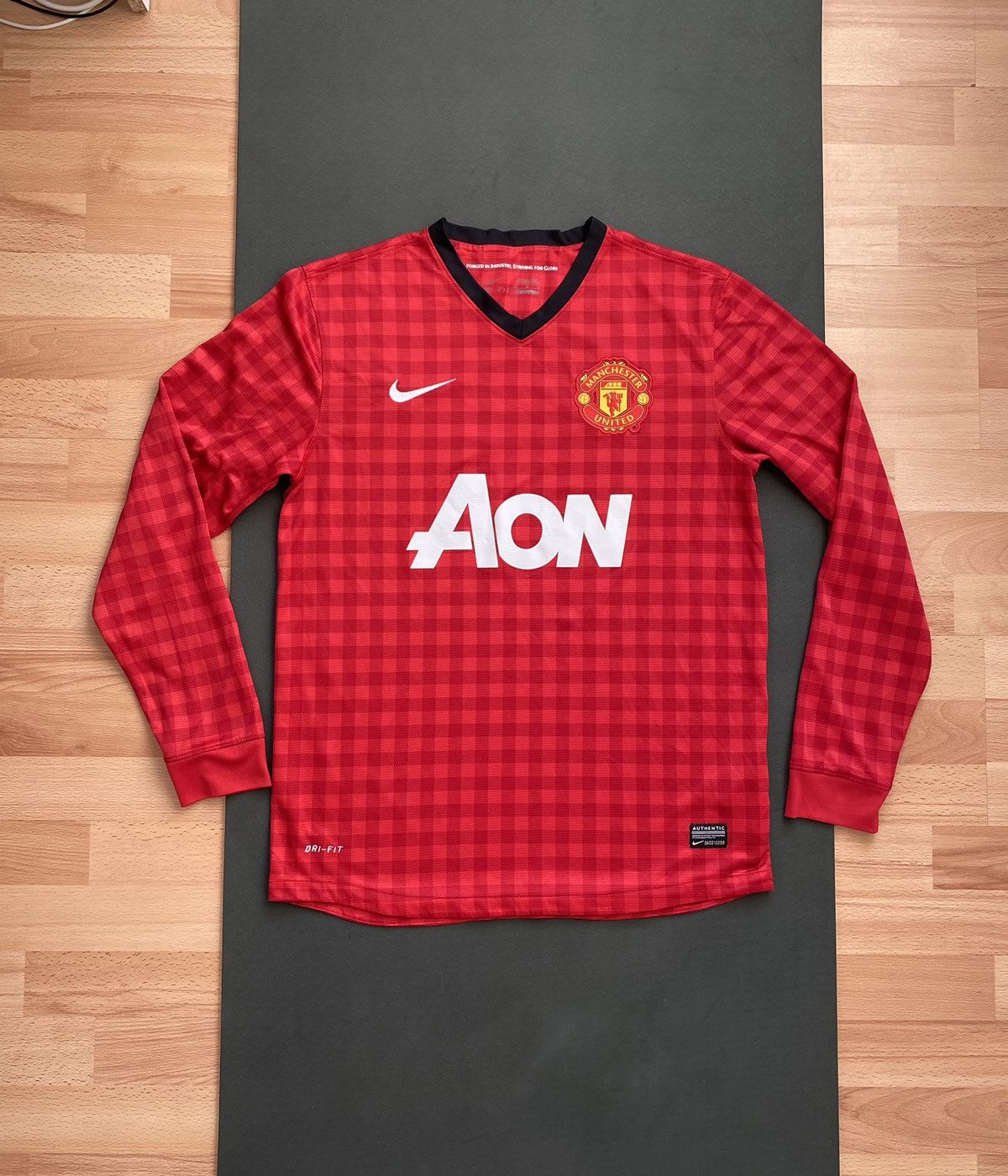 Nike Manchester United 2012-2013 Home Long Sleeve Shirt #11 Giggs Size US M / EU 48-50 / 2 - 1 Thumbnail