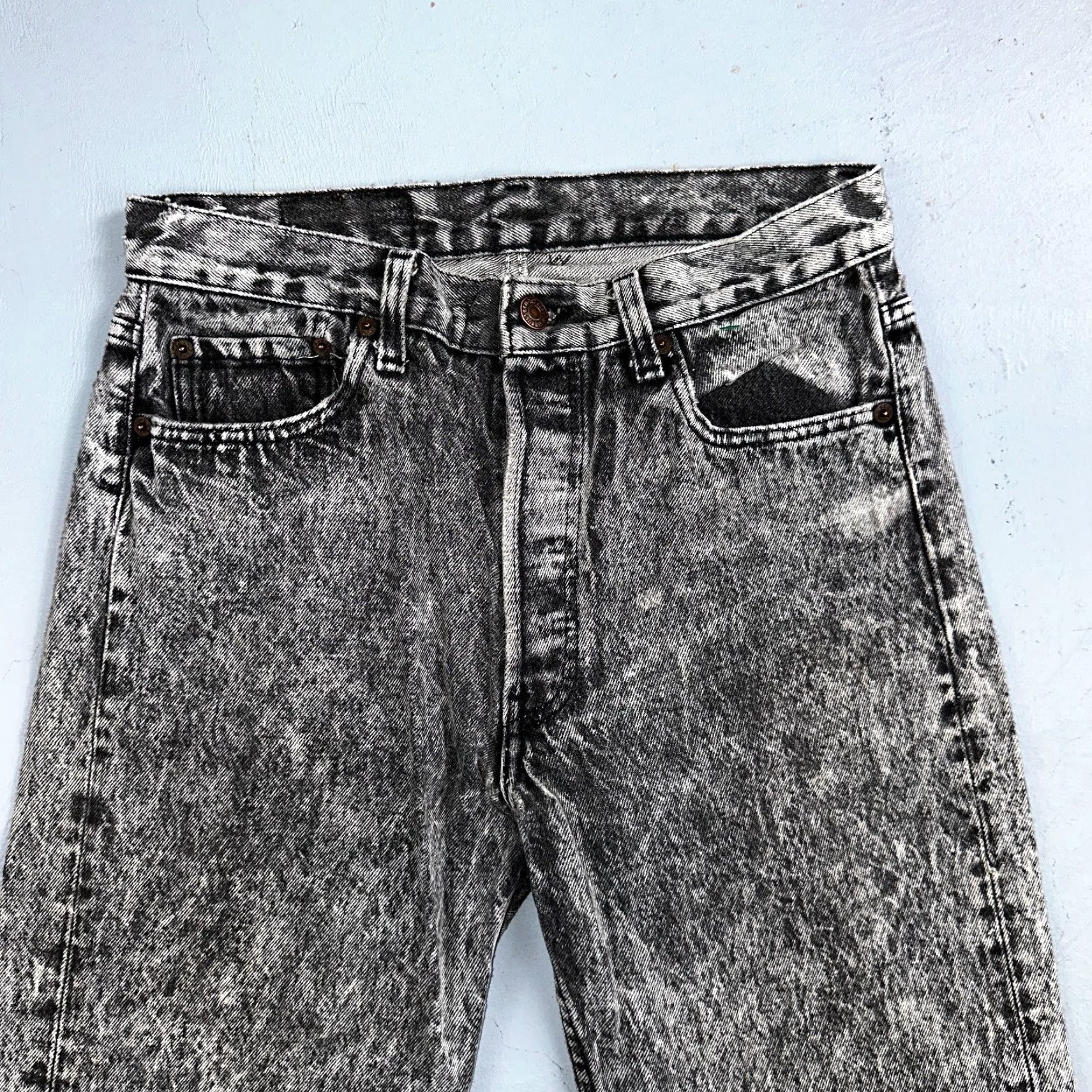 Levi's VINTAGE Levi's 501 Jeans Men 30x32 Straight Black Acid Wash 90s USA XX Regular Inseam 32 Size US 30 / EU 46 - 2 Thumbnail