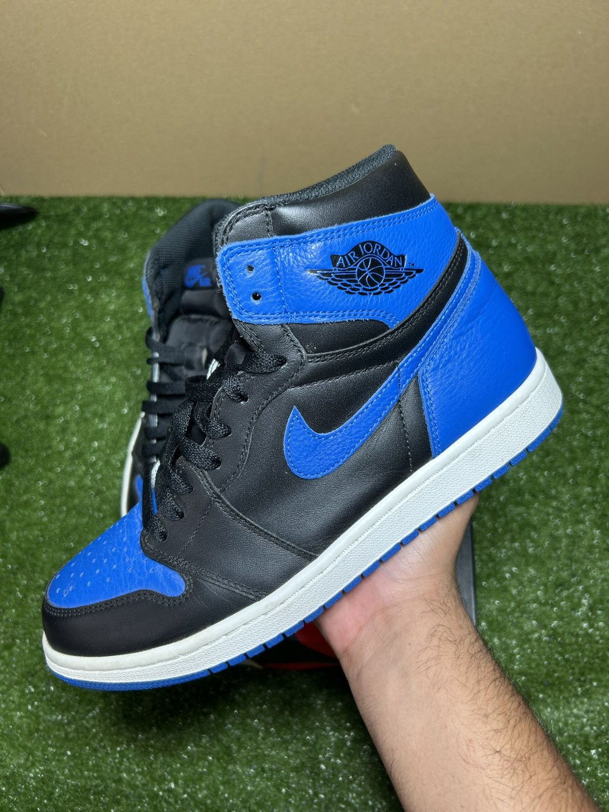 Jordan Brand Jordan 1 Royal 2017 Size US 10.5 / EU 43-44 - 2 Thumbnail