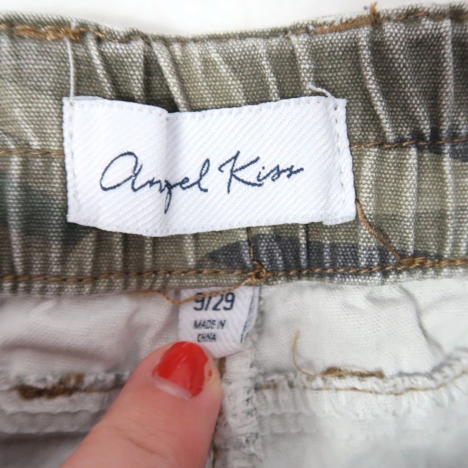 Vintage VINTAGE Angel Kiss Olive Green Camo Cargo Wide Leg Pull-On Pants 9/29 Womens Pants Camouflage Fall Spring Casual Cotton High Rise 11" Inseam 29" Size 30" / US 8 / IT 44 - 4 Thumbnail