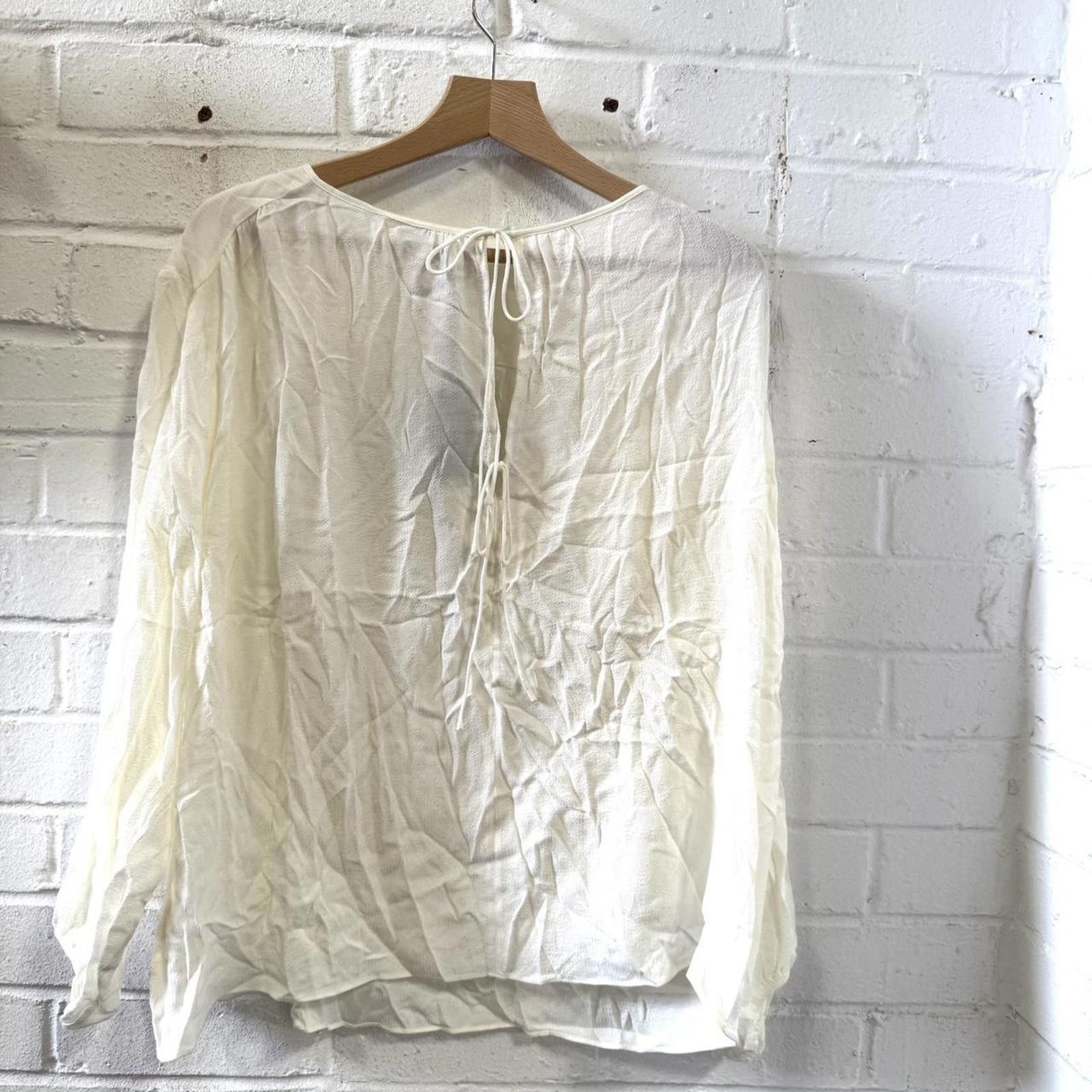 Other Women's White and Cream Blous Size S / US 4 / IT 40 - 1 Thumbnail