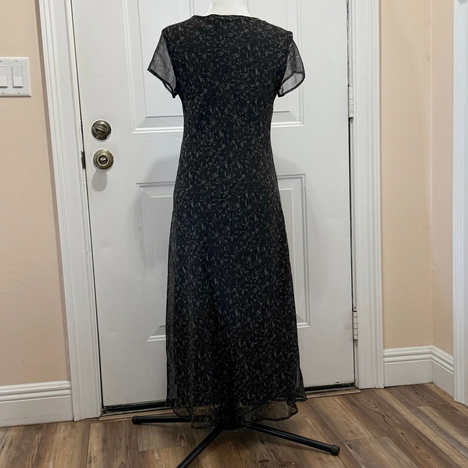 Loft Ann Taylor Loft 6 Petite. Sheer floral print gray on black Size M / US 6-8 / IT 42-44 - 2 Thumbnail
