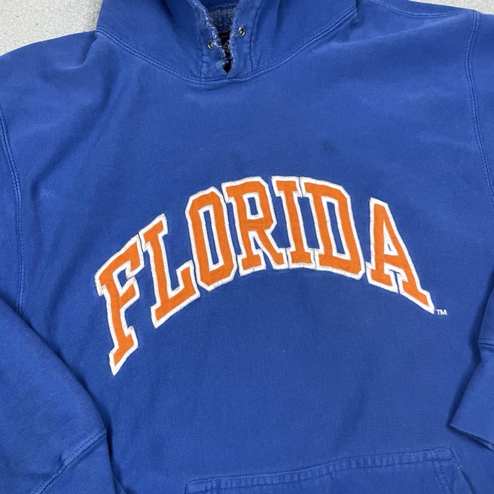 Vintage VINTAGE Florida Gators Sweatshirt Unisex Adults XL Blue Embroidered NCAA Logo Distressed College 90s Pullover Sweatshirt Size US XL / EU 56 / 4 - 3 Thumbnail