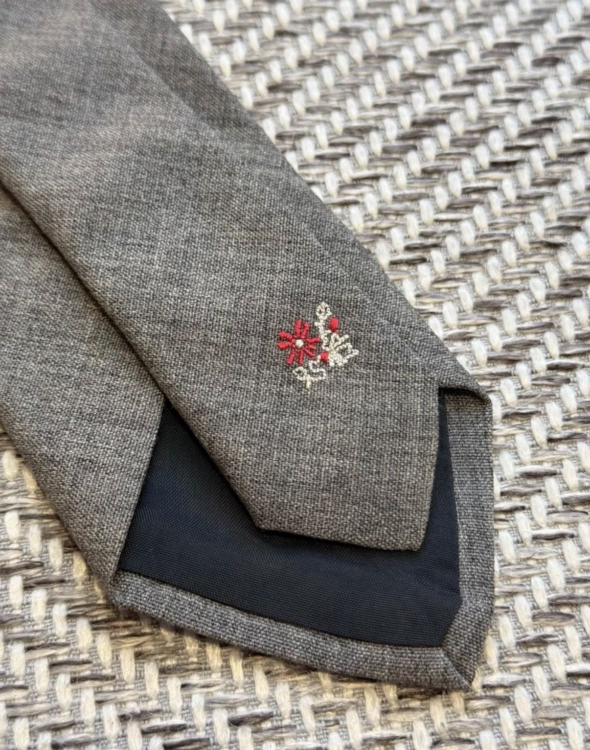 Comme des Garcons COMME des GARÇONS Small Floral Embroidered Wool Tie K24 Size ONE SIZE - 6 Thumbnail
