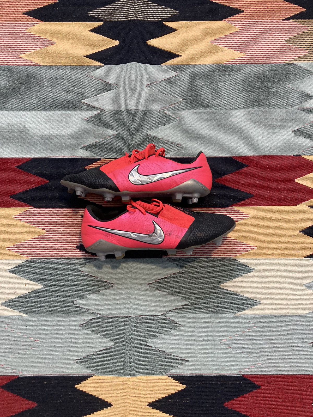 image of Nike Phantom Venom Elite Shoes in Pink, Men's (Size 10)