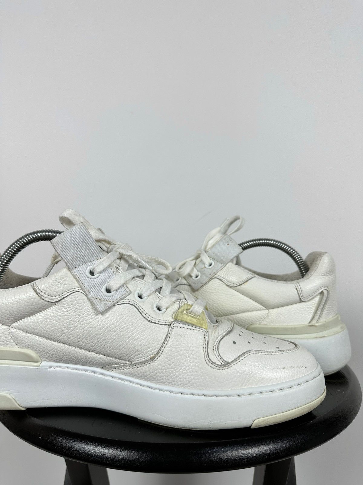 Givenchy Givenchy Wing Low Top White Sneakers Size US 8 / EU 41 - 16 Thumbnail