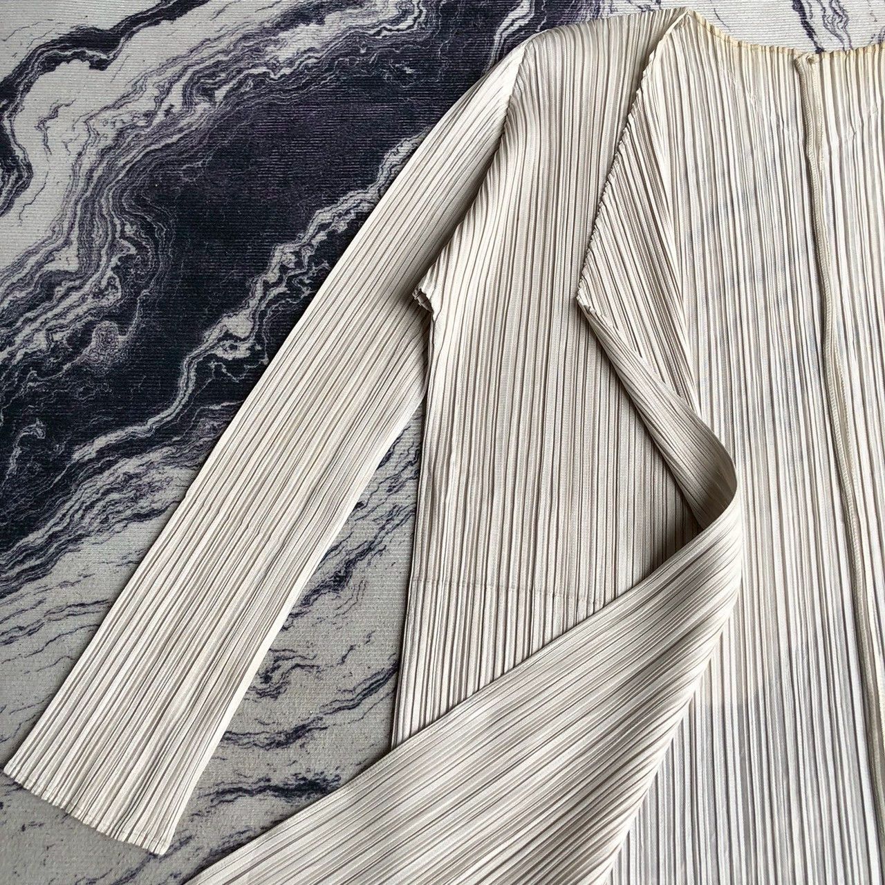 Pleats Please Issey Miyake Pleats Please Issey Miyake Pleated Dress Cardigan Size L / US 10 / IT 46 - 2 Thumbnail