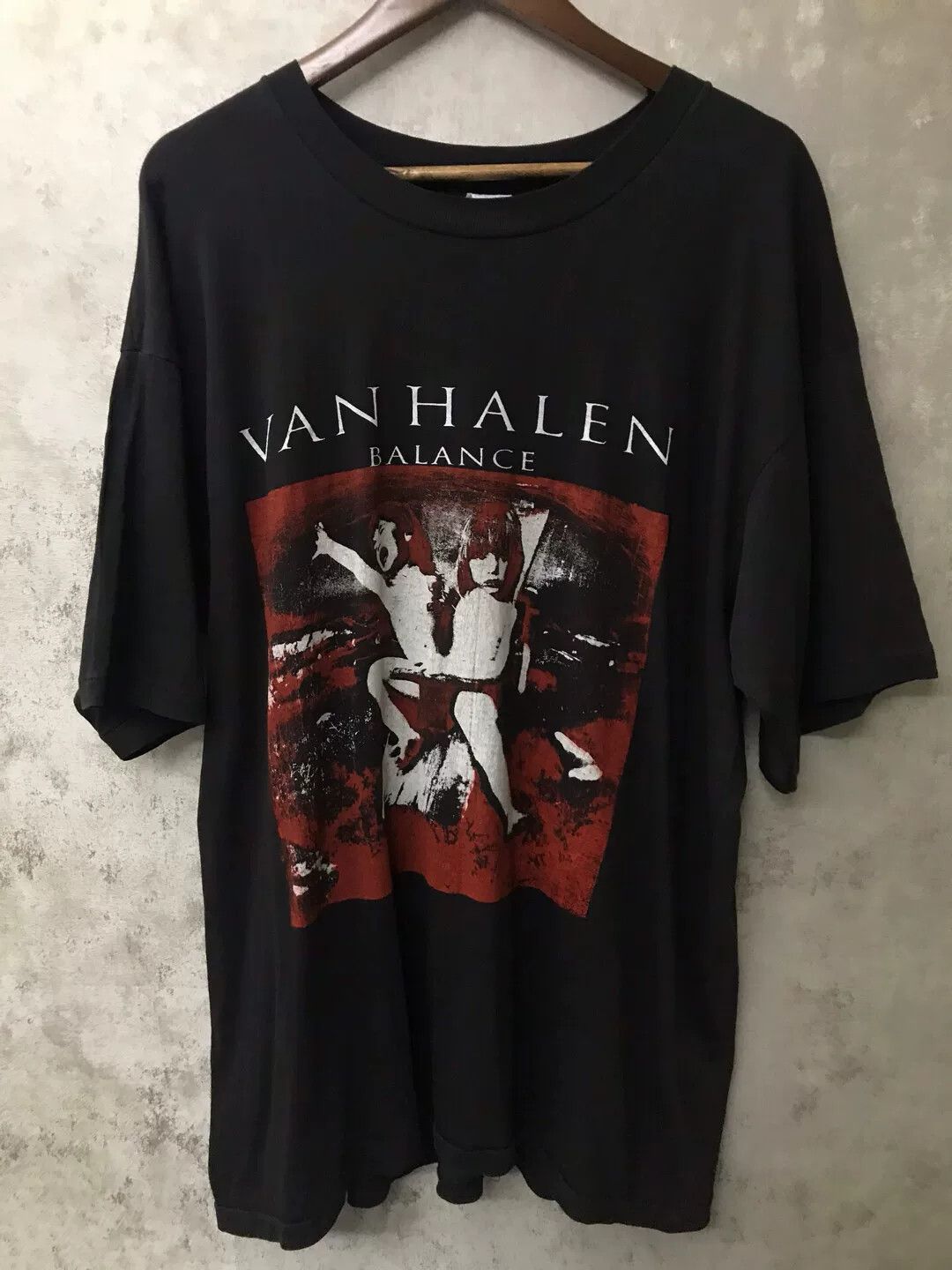 Vintage vintage van halen balance tour t-shirt Size US XL / EU 56 / 4 - 1 Thumbnail