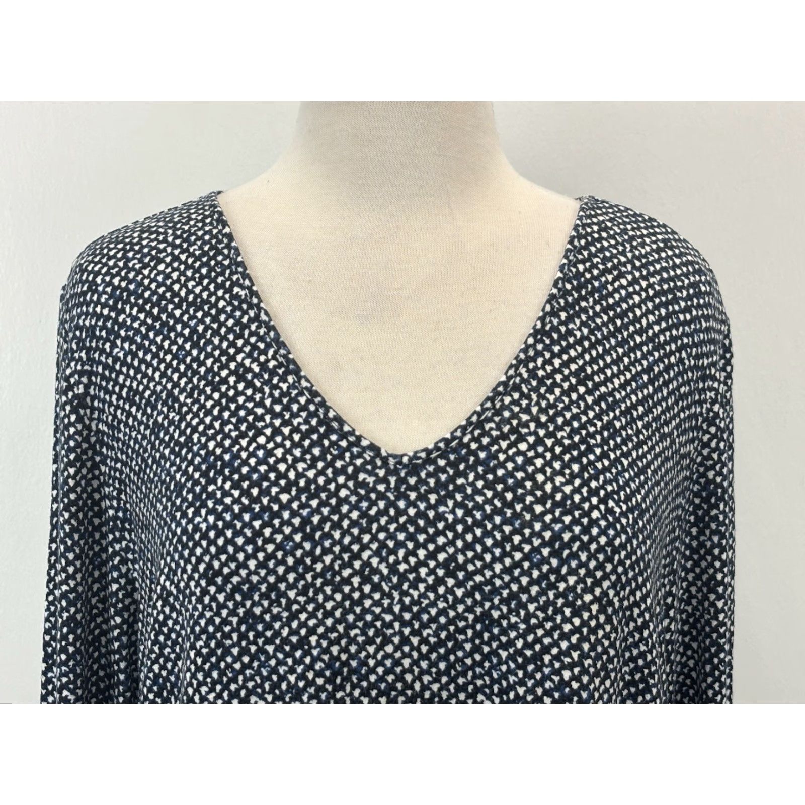 J. Jill VINTAGE J. Jill Wearever Collection Tunic Top Women’s XL Blue Casual Stretch Rayon Blend Pullover V-Neck Size XL / US 12-14 / IT 48-50 - 5 Thumbnail
