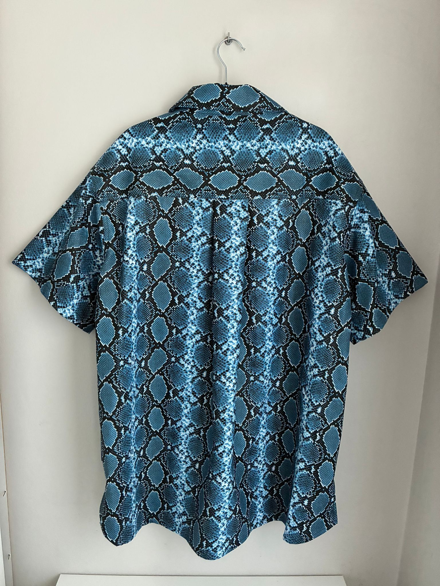 Designer Mykonos snake skin shirt Nikolaj Storm abstract art oversize Size US L / EU 52-54 / 3 - 14 Thumbnail