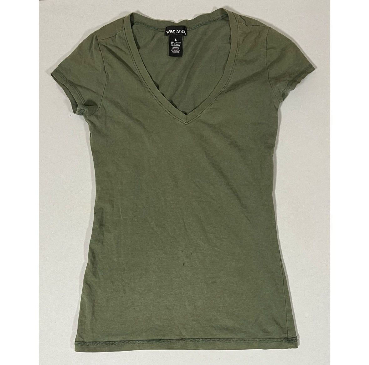 Japanese Brand Wet Seal Olive Green V-Neck T-Shirt Top Blouse Tee Size S ✨ Size S / US 4 / IT 40 - 2 Thumbnail