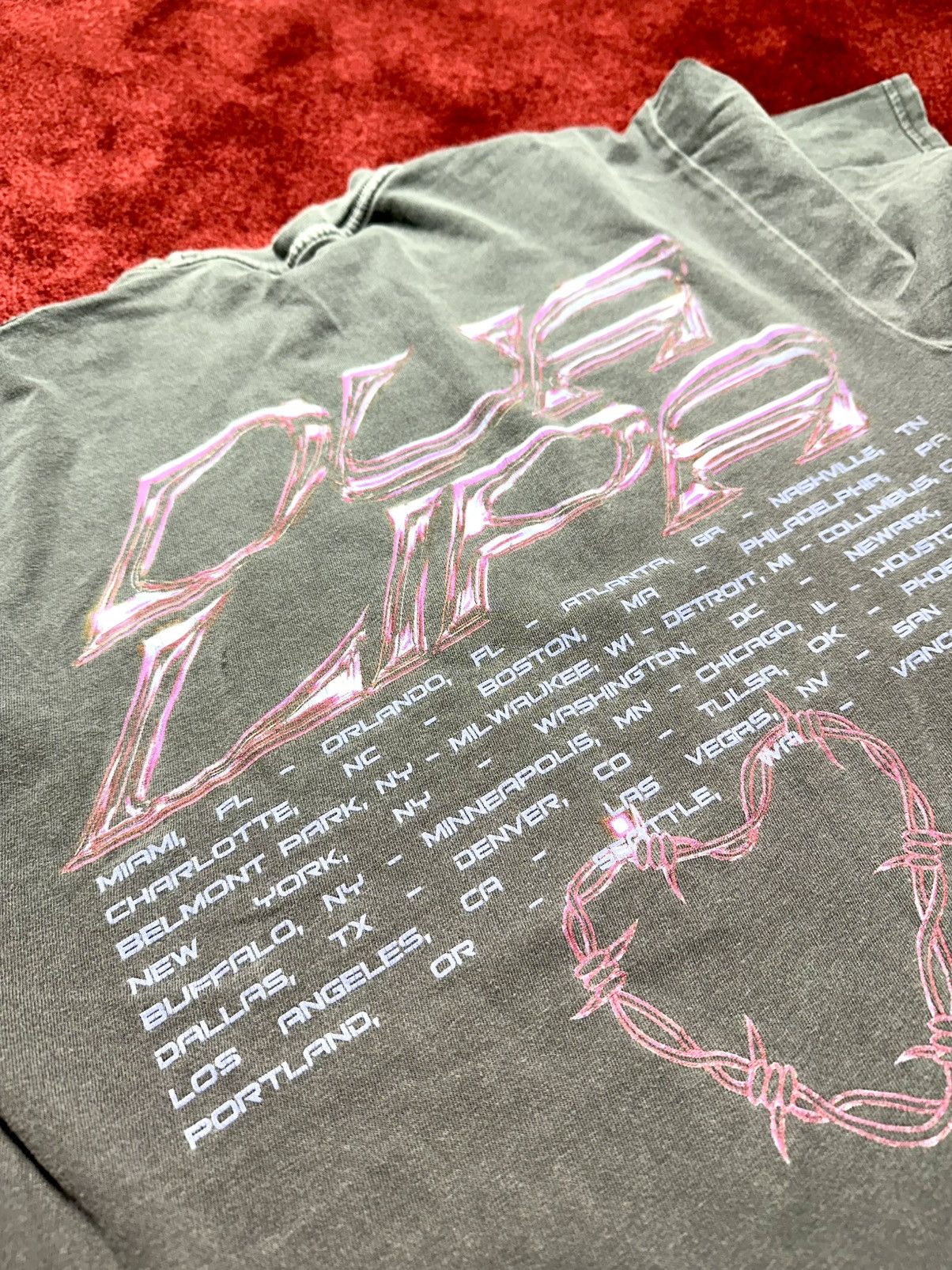 Band Tees DUA LIPA T Shirt, size Small Barbed Wire Concert Tour Faded Size US S / EU 44-46 / 1 - 3 Thumbnail