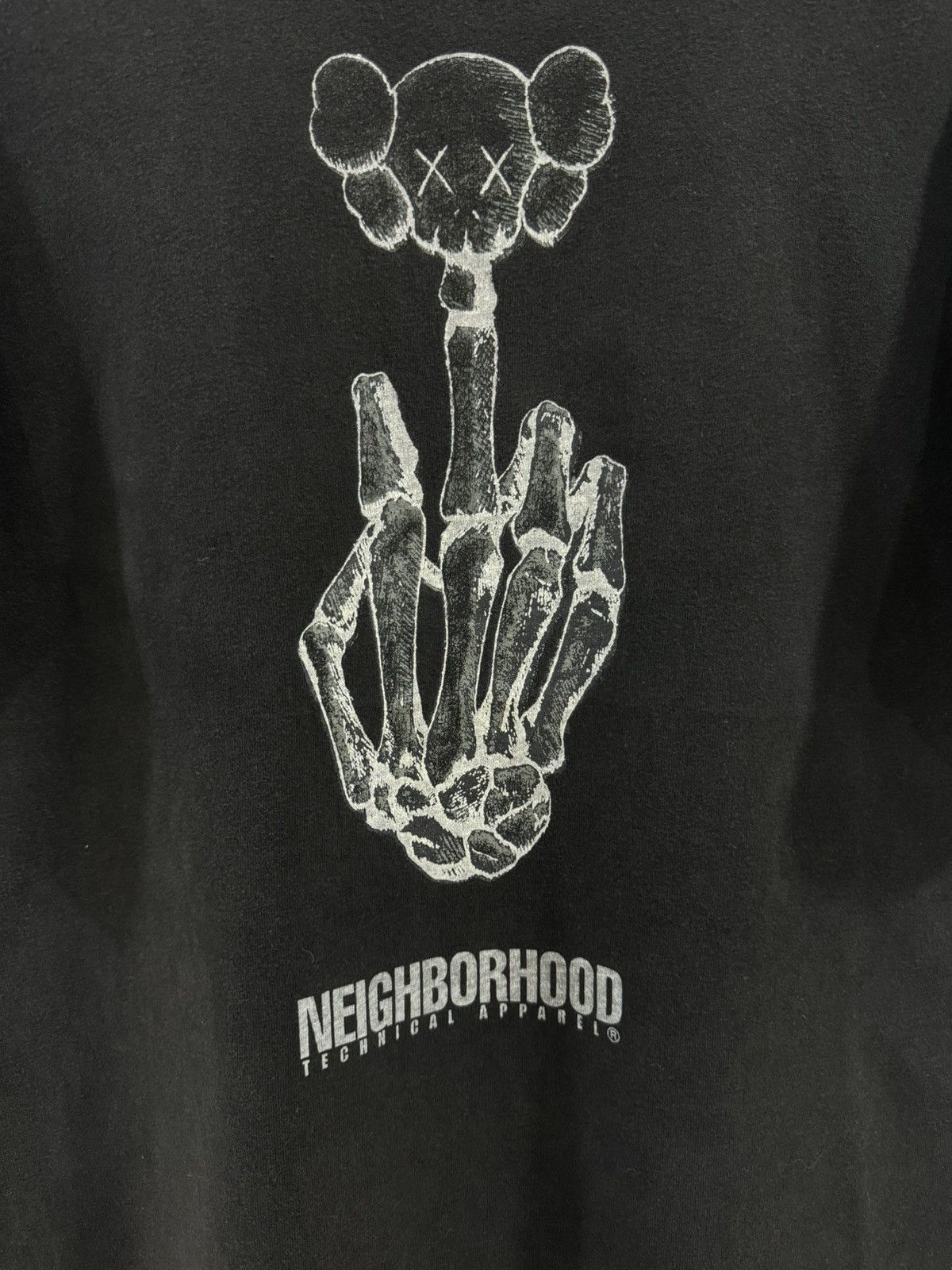 Kaws KAWS NEIGHBORHOOD ORIGINALFAKE SKULL MIDDLE FINGER SHIRT Size US S / EU 44-46 / 1 - 5 Thumbnail