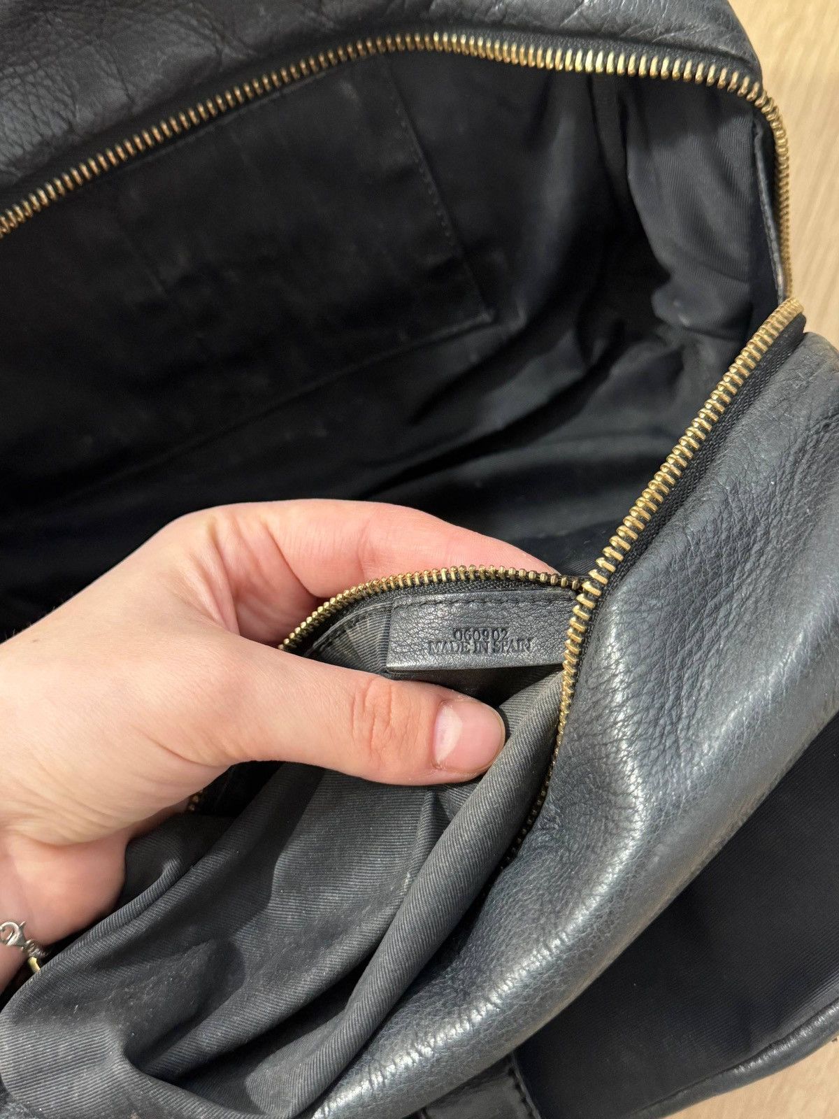 Loewe Luxury Vintage 2002 Handle Bag Loewe Amazon Leather Bag Size ONE SIZE - 13 Thumbnail
